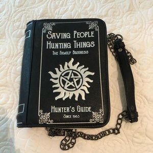 Supernatural purse! Black pleather w/ chain strap